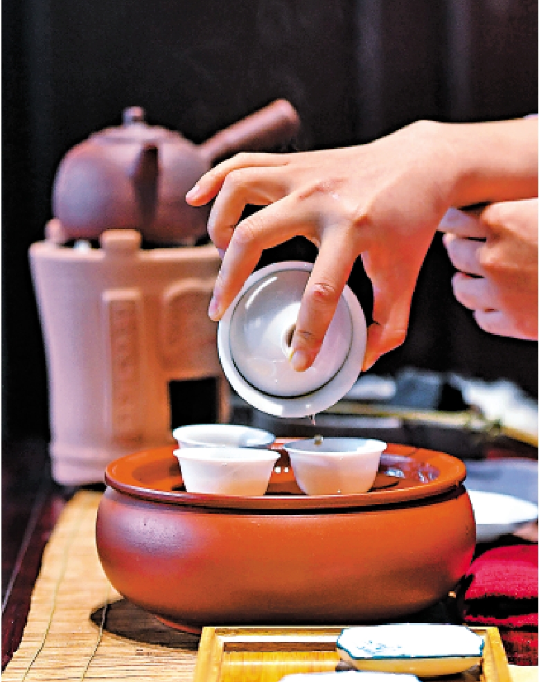 　　圖：工夫茶沖泡技藝有講究。\新華社