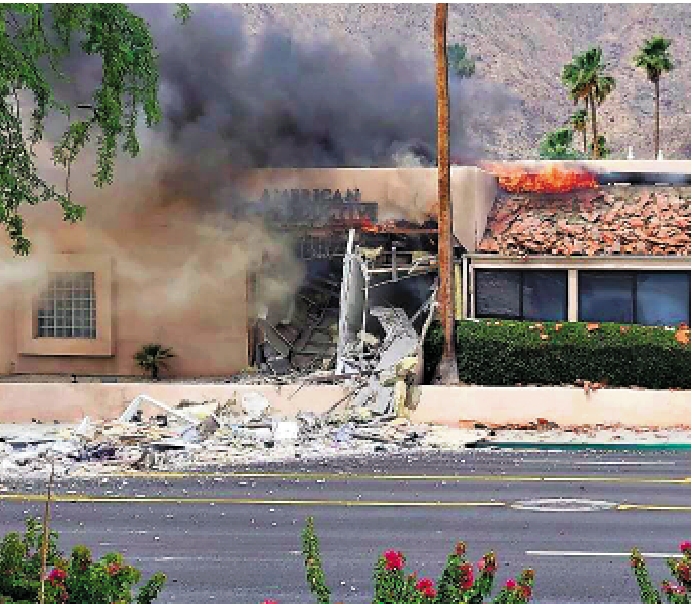 　　圖：美國加州一間生育診所外17日一輛汽車爆炸，造成至少1死4傷。\網上圖片