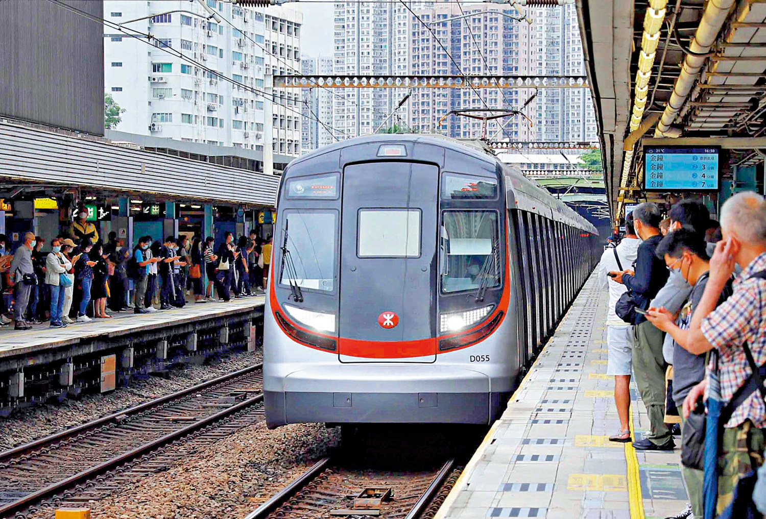 　　圖：港鐵昨日舉行股東周年大會，預告未來十年將投資逾千億元，推展多個新鐵路項目。