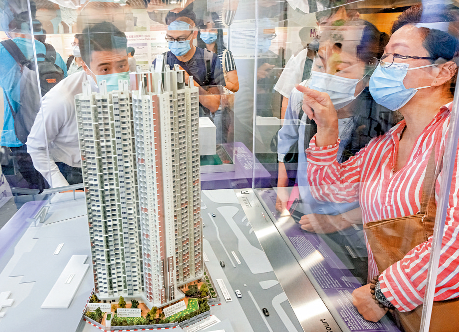 　　圖：今期居屋下周四開始揀樓，由即日起直至揀樓期結束前，公眾可於房委會網站瀏覽售樓說明書和價單。