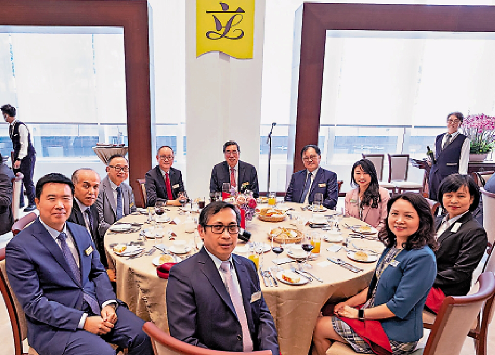 圖:立法會主席梁君彥聯同多位立法會議員,與東盟10個成員國的駐港領事進行工作午餐。