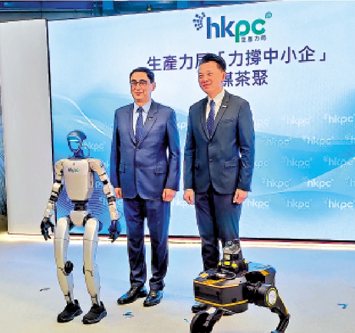 圖:畢堅文(左)表示,生產力局去年在大灣區支持超過100個與企業出海相關的項目。右為陳祖恒。\大公報攝