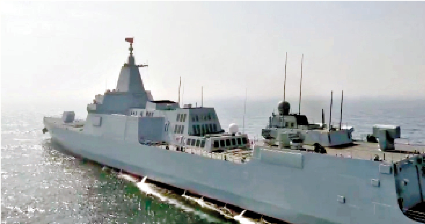 圖:解放軍海軍艦隊近日在黃海海域進行多兵種協同作戰演練。
