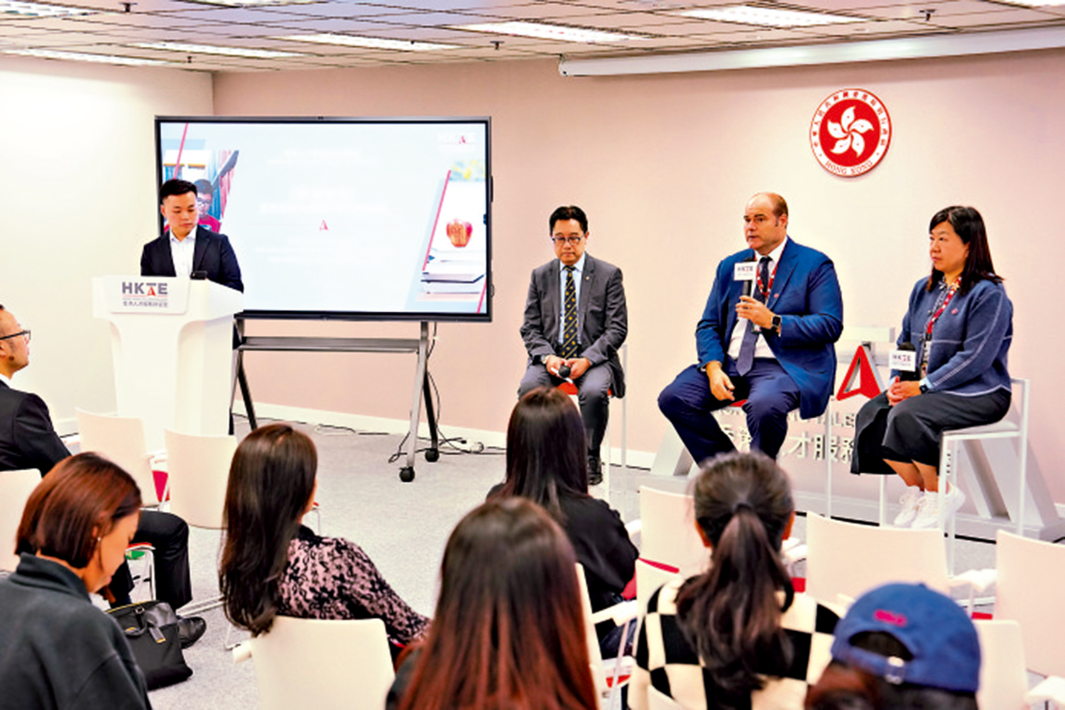 圖:人才辦舉行多場研討會,涵蓋本地教育制度、幼兒教育、中學課程及學涯發展規劃等。