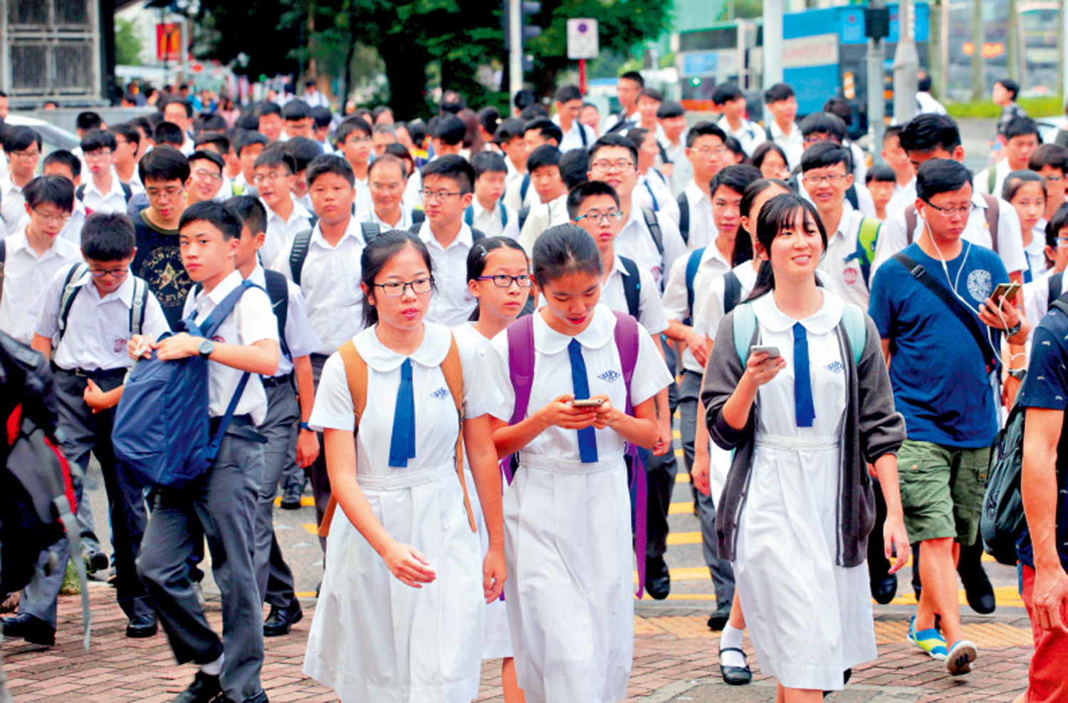 圖:教育局分兩學年調高中一開班數目準則,由每班25人增至29人。
