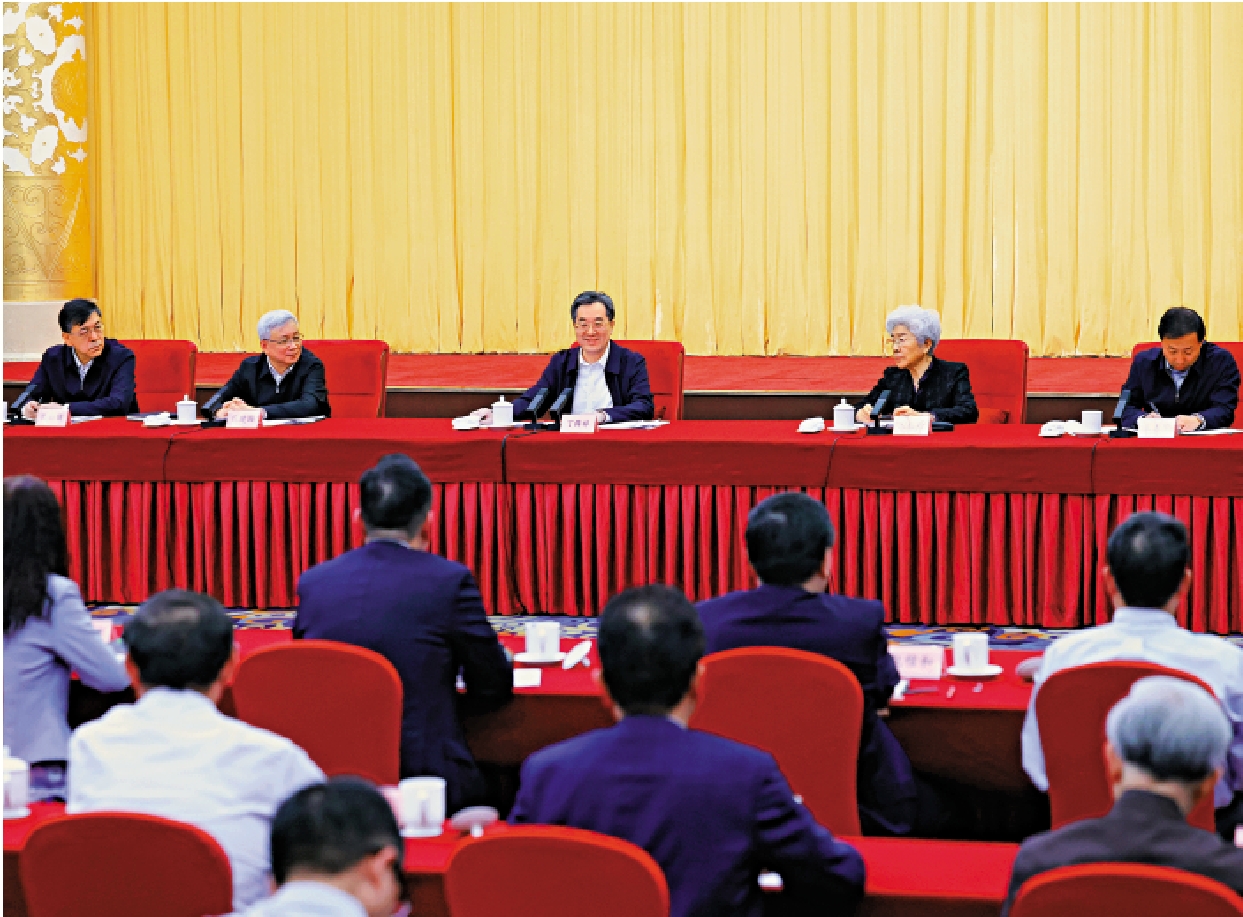 圖:5月30日下午,在中國科學院學部成立70周年之際,「賡續科學精神·砥礪強國征程」座談會在北京舉行。中共中央政治局常委、國務院副總理丁薛祥出席會議並講話。\新華社