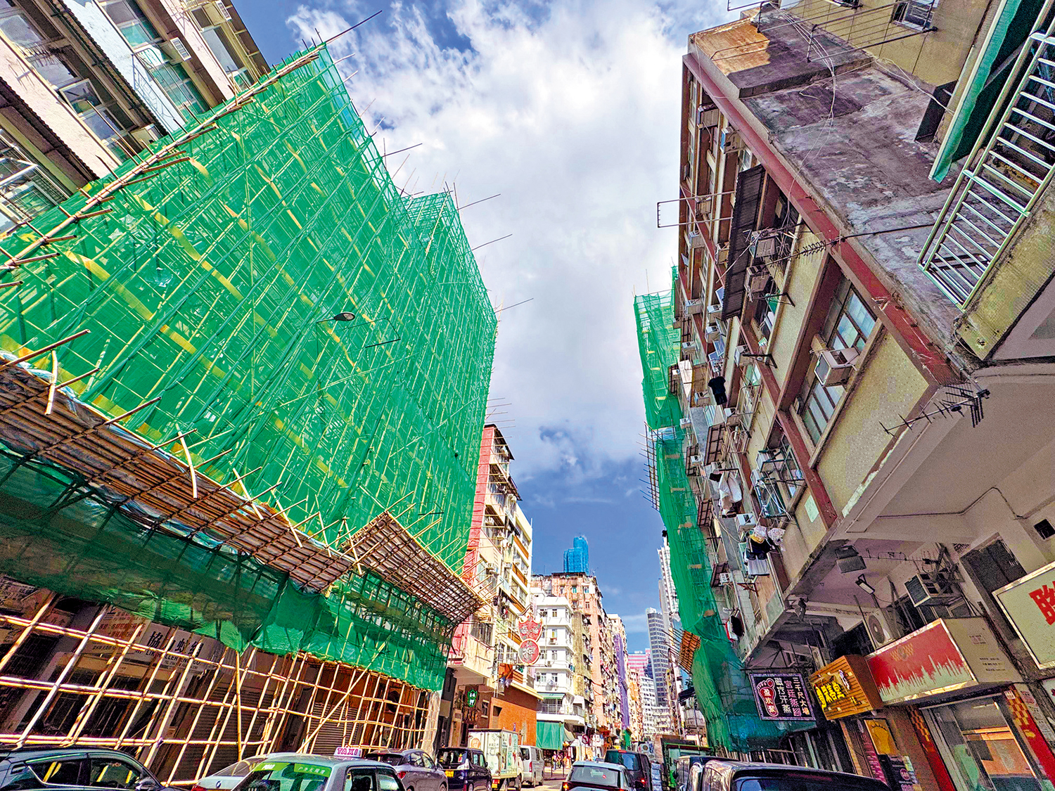 　　圖：「聯廈聯管」試驗計劃起動，油尖旺區服務機構大南社會服務團在大南街（上圖）及基隆街一帶進行工作，希望能夠做出一條「模範街」。