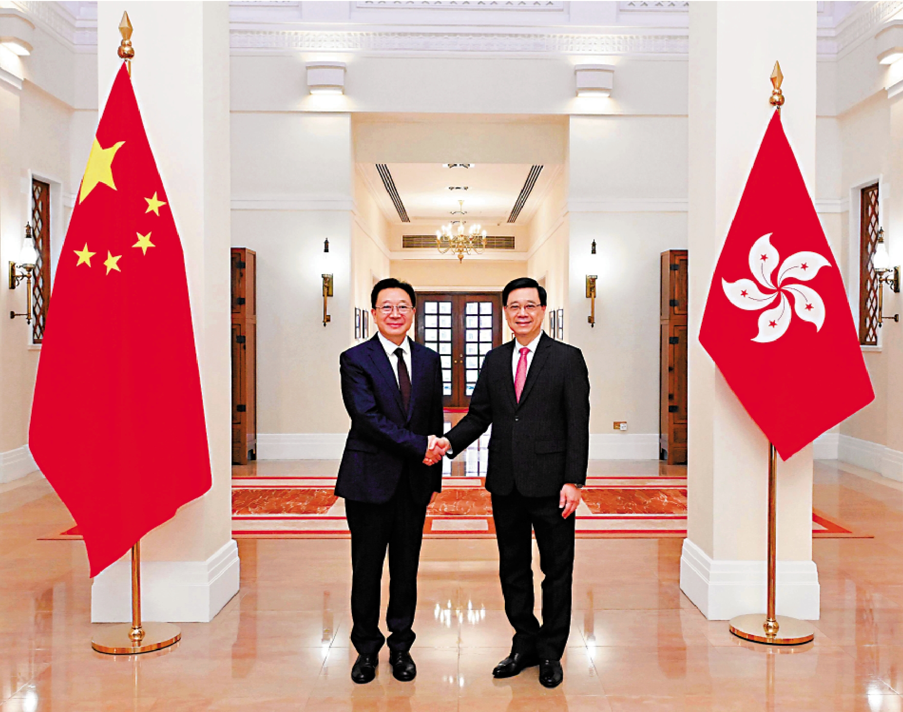 　　圖：中央政府駐港聯絡辦主任周霽昨日到禮賓府，拜會香港特別行政區行政長官李家超。