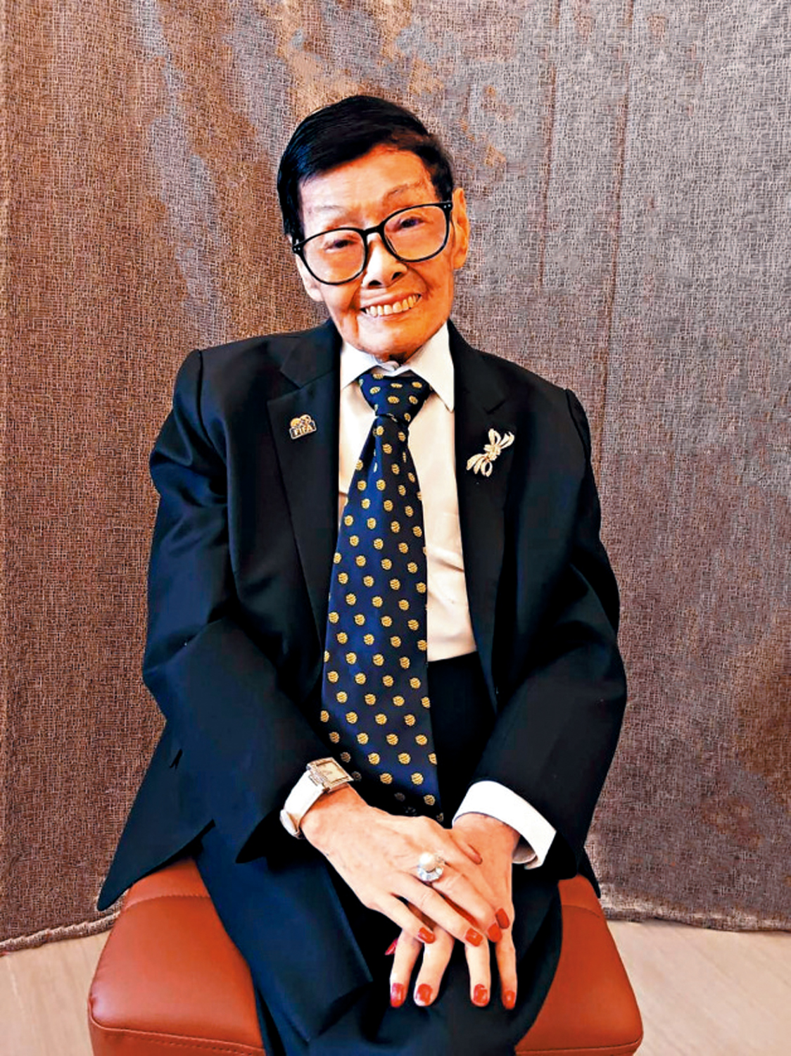 　　圖：陳瑤琴曾擔任香港球會，包括元朗、流浪及加山的班主，也被足總稱為世上首位女班主。