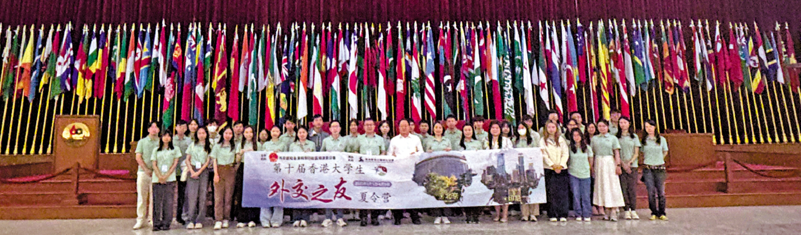 圖:「第十屆香港大學生外交之友夏令營」開啟印尼行程,圖為港生到萬隆亞非會議紀念館參觀。\大公報記者湯嘉平攝