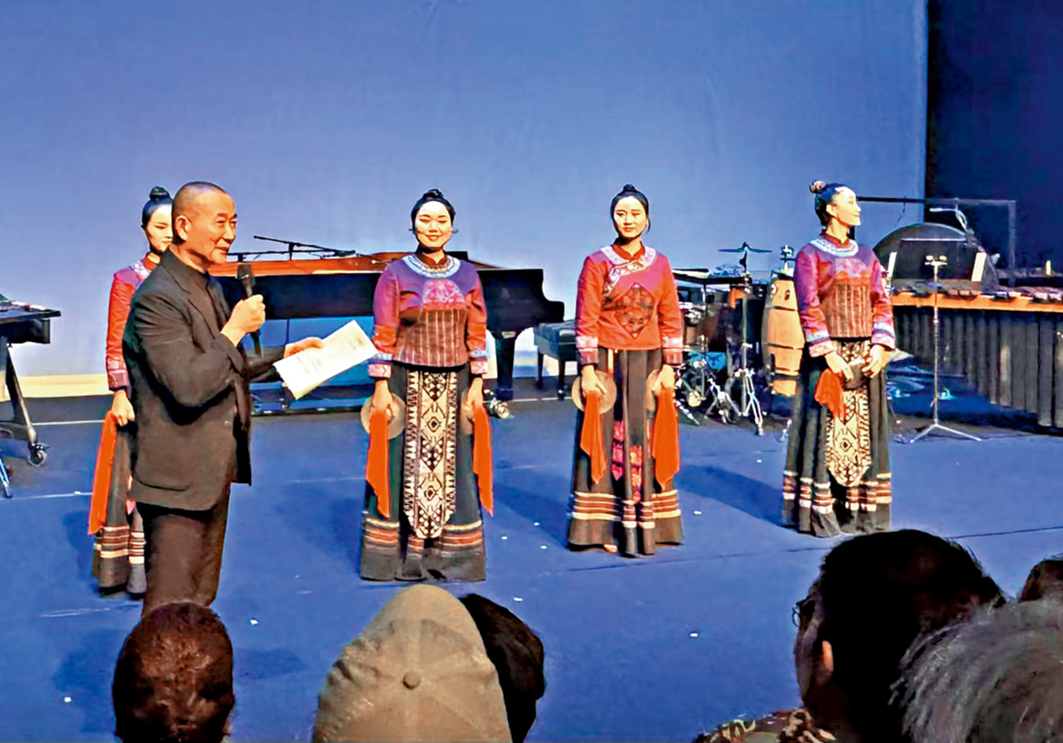 　　圖：湘西女子打擊樂團打溜子。\作者供圖