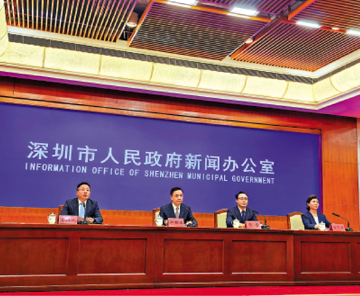 圖:深圳舉行新聞發布會,介紹貫徹落實《關於深入推進深圳綜合改革試點深化改革創新擴大開放的意見》情況。