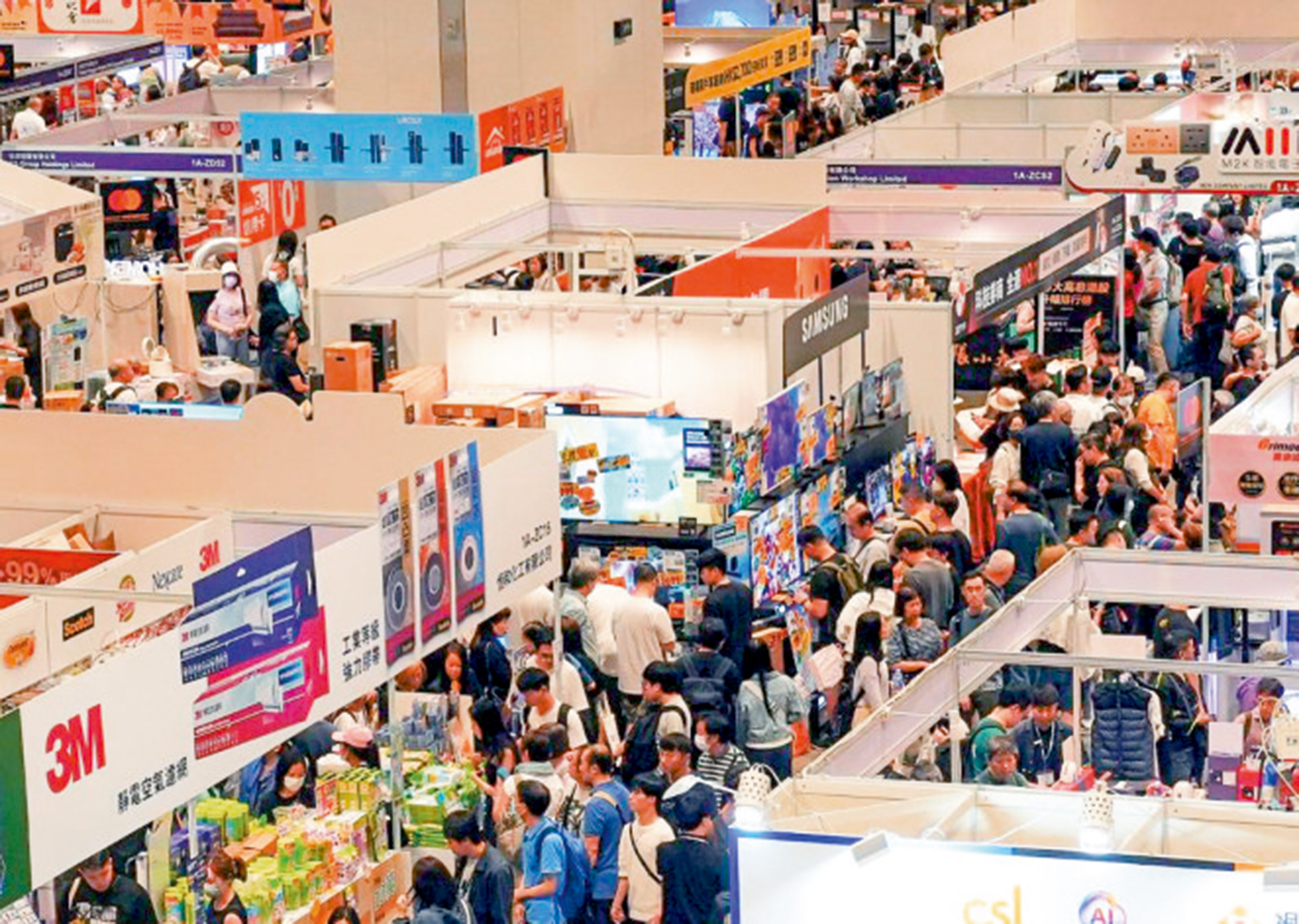 　　圖：今年五月份受惠於內地五一黃金周假期，加上演唱會、會議展覽等的帶動下，訪港旅客初步錄得近408萬人次，較去年同期上升20%。