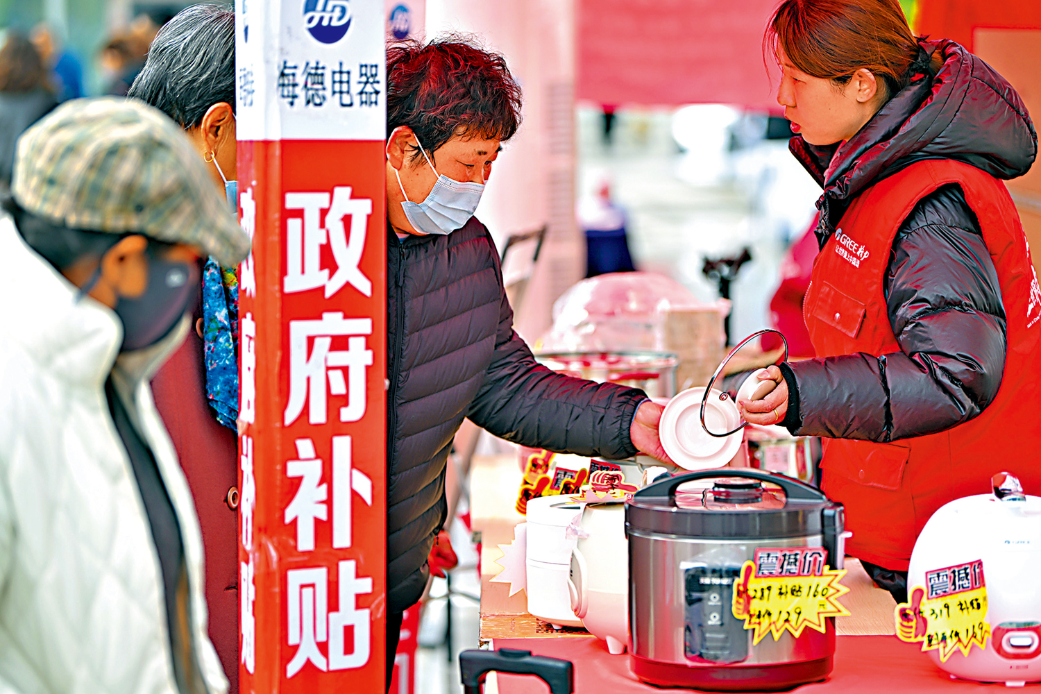 圖:在政策的刺激下,內地的消費表現成為了最大的經濟亮點。