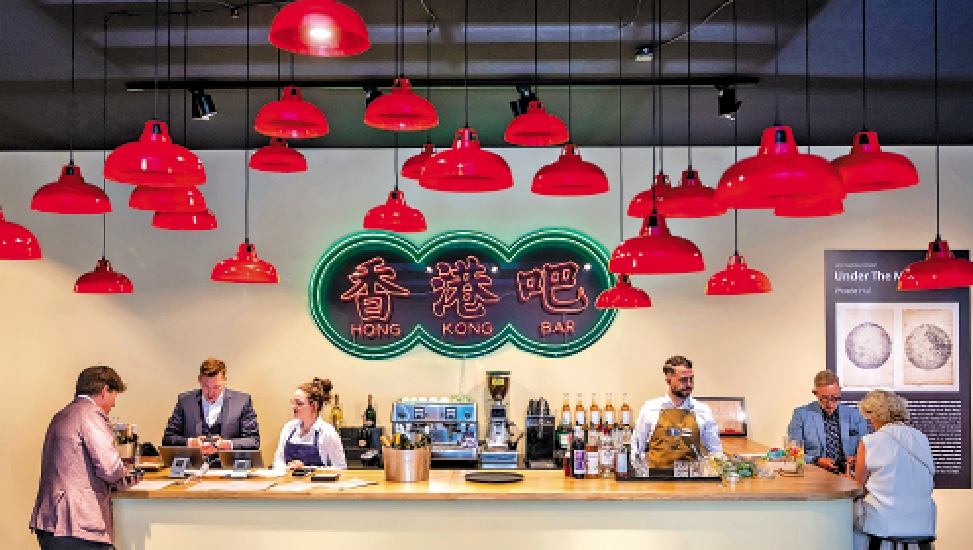 圖:「香港吧」以「舊城中環」為設計靈感,以獨特風味的餐飲體驗帶領訪客感受香港地道生活。