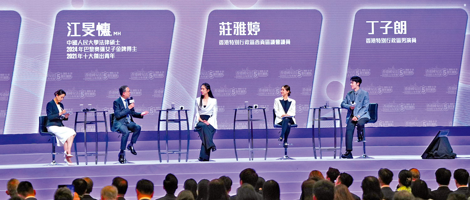 　　圖：林定國與各界青年代表交流，強調年輕人是社會的未來，應鼓勵他們更多思考自身與國家的關係。\大公報記者何嘉駿攝