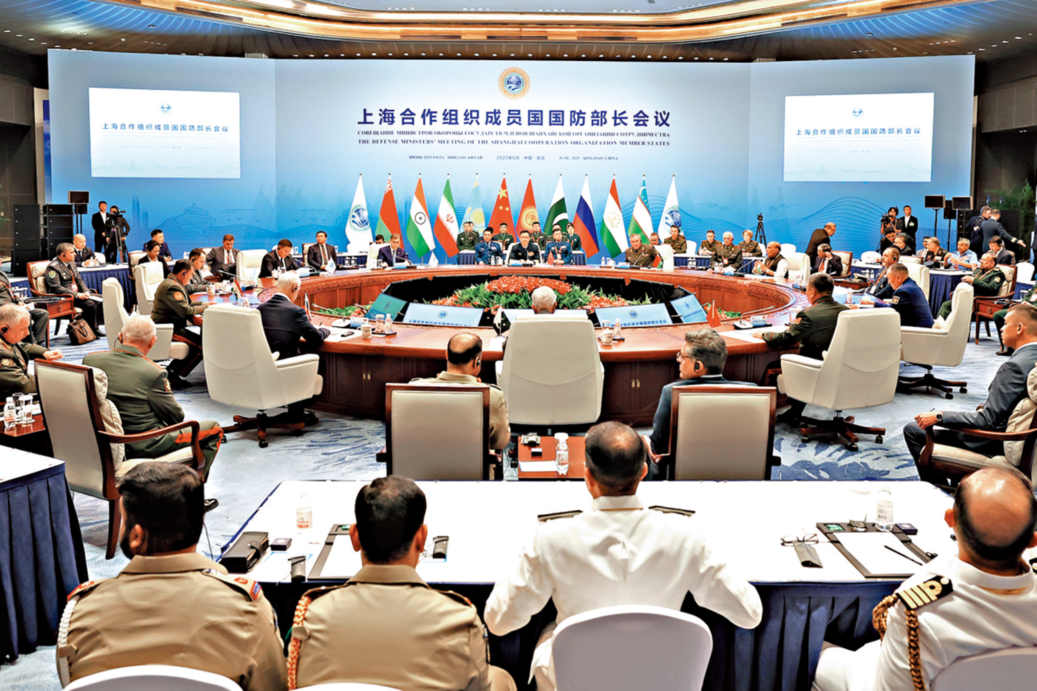 　　圖：中國國防部長董軍主持上合防長會議並發言，強調堅定捍衛國際公平正義，推動防務安全合作行穩致遠。\中新社