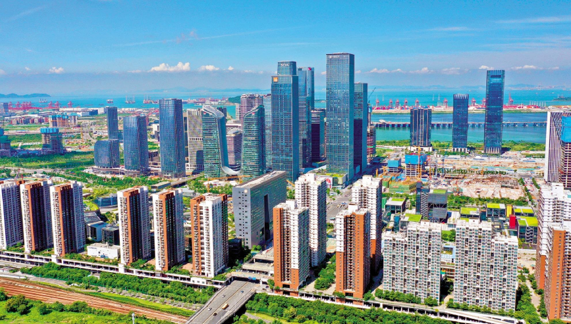 圖:深圳作為大灣區核心引擎城市,近年來在前海、河套等區域持續推進制度型開放,在跨境金融、數字治理等領域展開制度探索,並積累了大量可推廣的經驗。