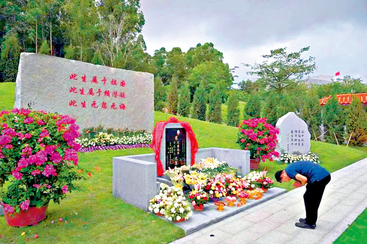 　　圖：6月29日，中國第一代核潛艇工程總設計師黃旭華骨灰在家鄉汕尾安葬。\受訪者供圖