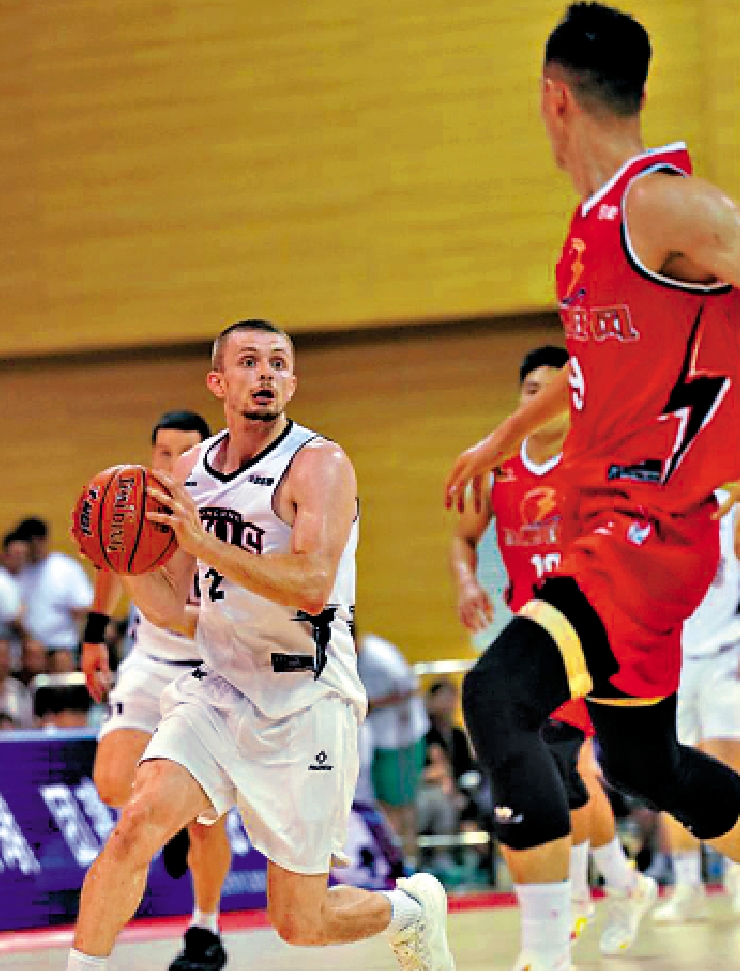 　　圖：金牛男籃球員厄特爾（左）續有不俗表現。