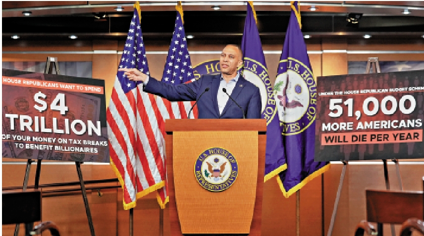 　　圖：「大而美」法案每年將直接或間接導致5.1萬美國人死亡。圖為眾議院民主黨領袖傑弗里斯1日在國會講話。\美聯社