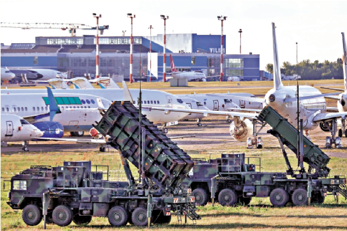 　　圖：美國暫停援烏的武器包括數十枚「愛國者」防空導彈。\法新社