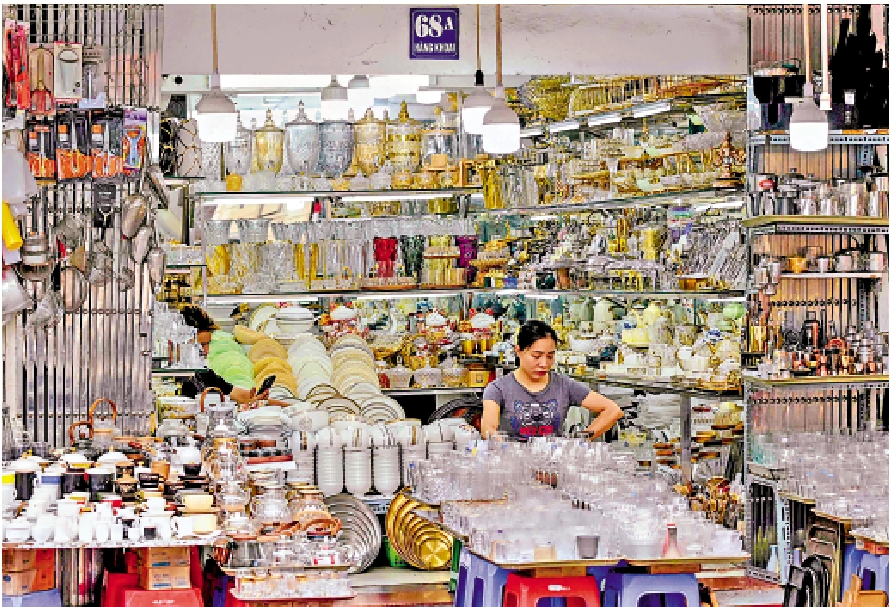 　　圖：特朗普2日稱已與越南達成貿易協議。圖為越南河內一家雜貨商店。\法新社