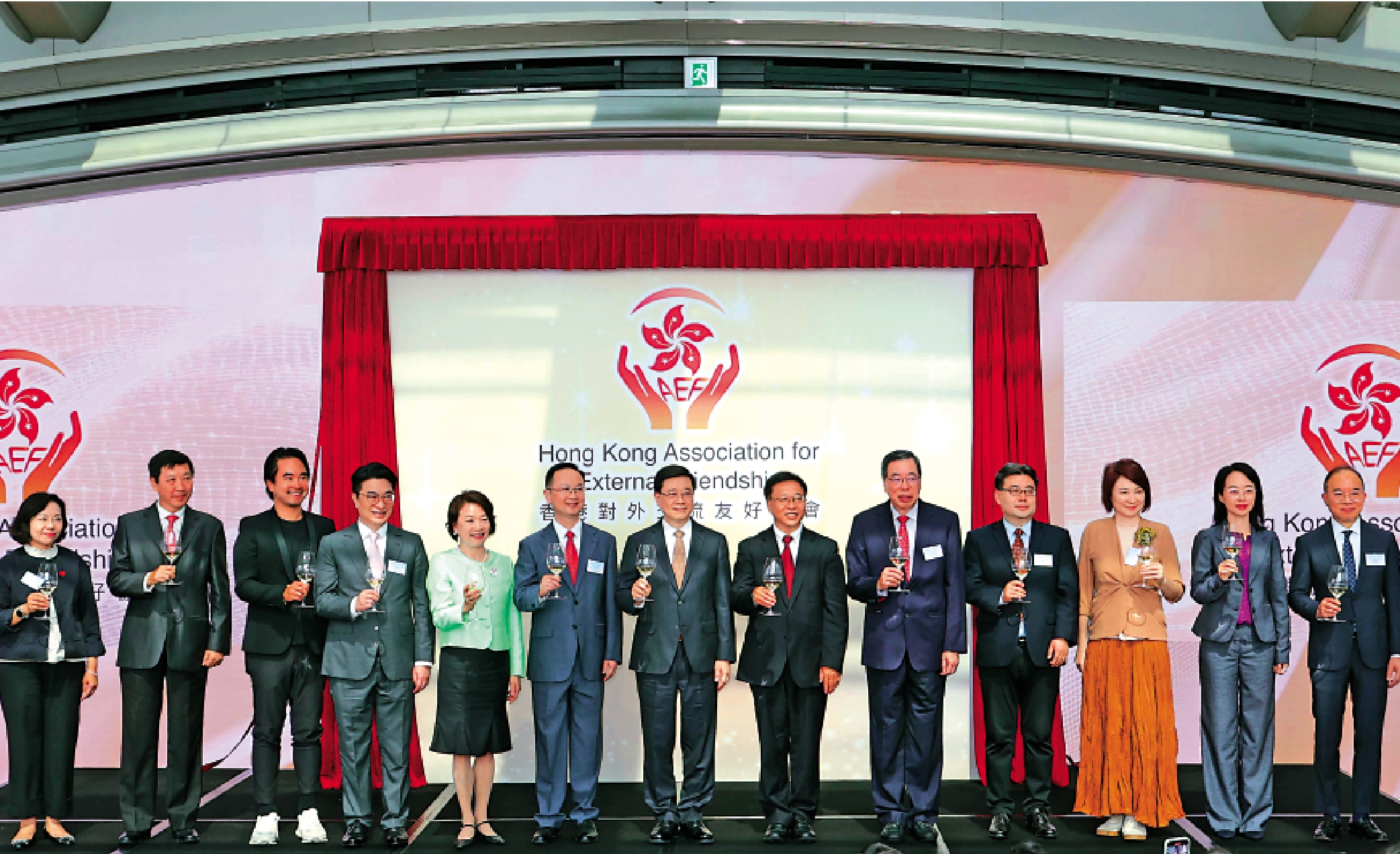 　　圖：香港對外交流友好協會成立典禮昨日舉行，各界逾300人出席。