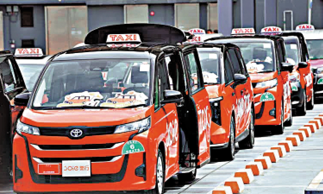 圖:政府表示,將爭取本月內向立法會提交網約車規管框架,幫助網約車與的士良性競爭,兩者並存。