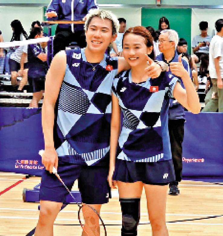 圖:李卓耀(左)與呂樂樂在取勝後合照。