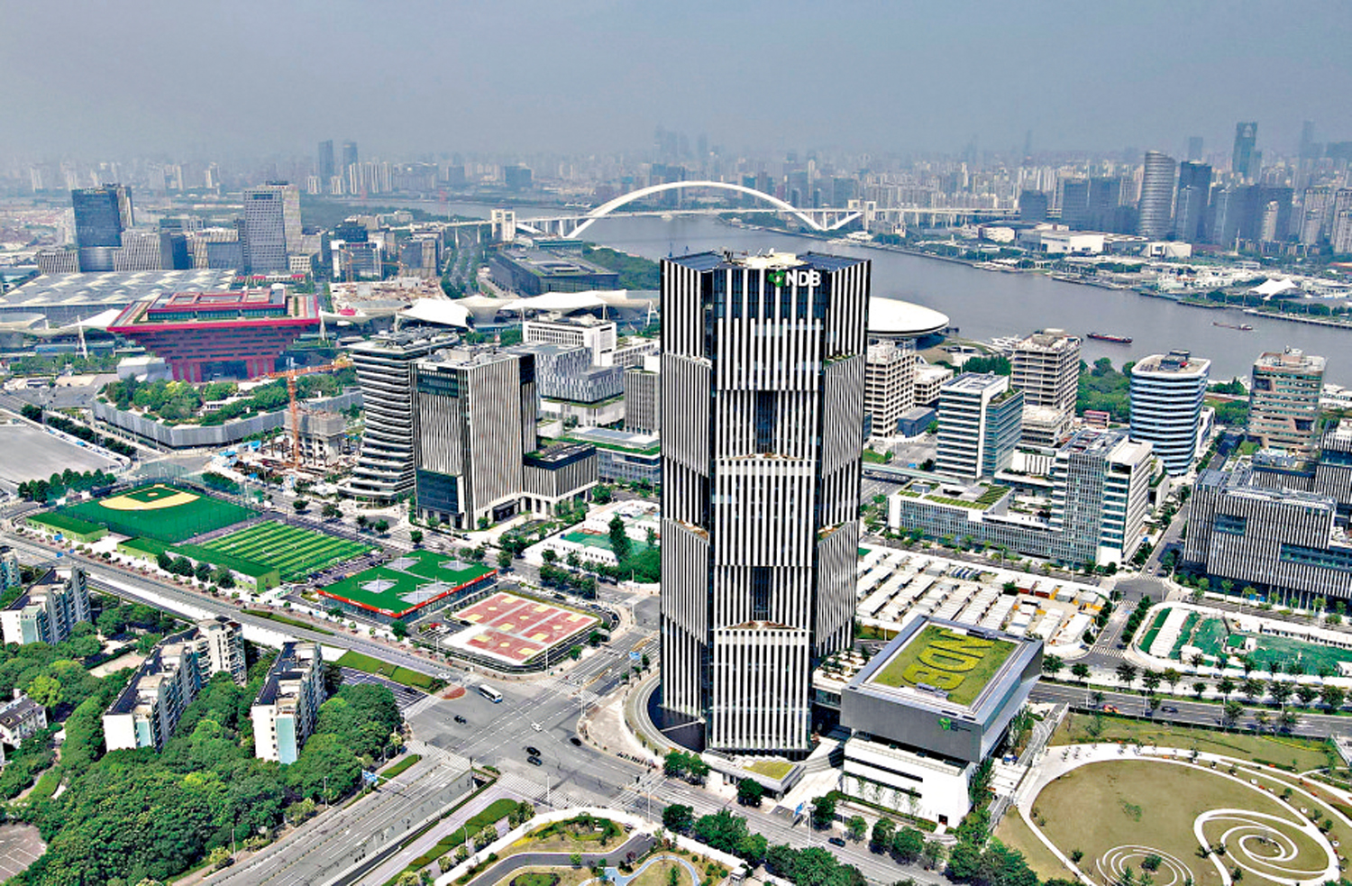 圖:位於上海浦東新區世博園區的金磚國家新開發銀行總部大樓。\新華社