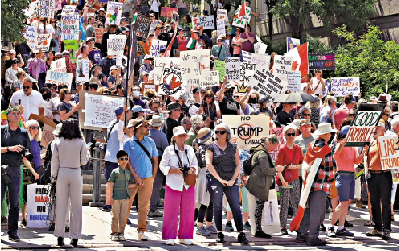 　　圖：加拿大民眾上月在渥太華示威，抗議特朗普的關稅等政策。\路透社
