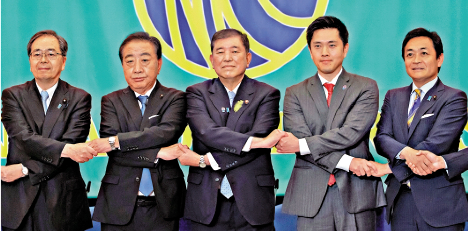 　　圖：（從左往右）公明黨黨首齊藤鐵夫、立憲民主黨黨首野田佳彥、日本首相兼自民黨總裁石破茂、日本維新會黨首吉村洋文以及國民民主黨黨首玉木雄一郎2日在辯論會前合影。\路透社