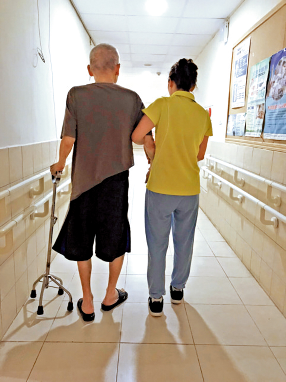 　　圖：照顧者須時刻照顧長者或殘疾人士，壓力極大。