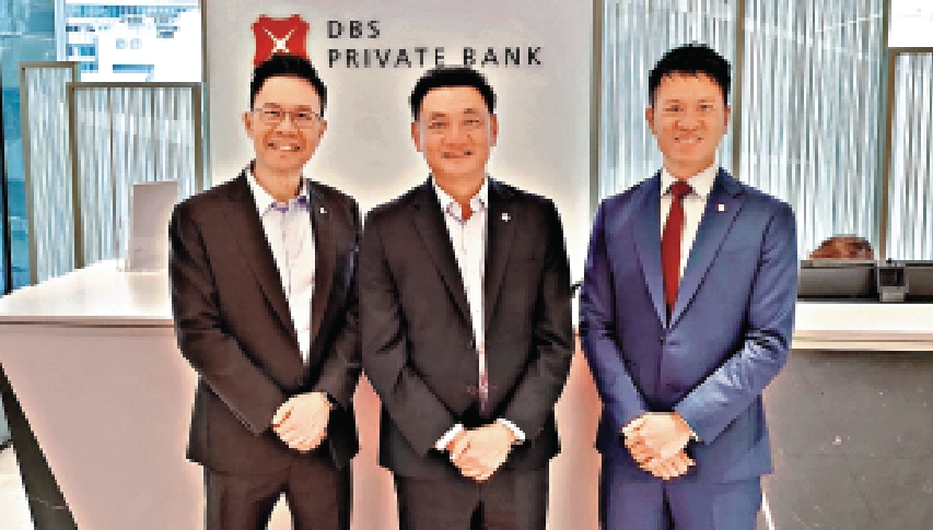 　　圖：星展銀行對亞洲（日本除外）股市的3個月或12個月基準評級同為「增持」。左起為楊政齡、侯偉福、何玓倫。\大公報攝