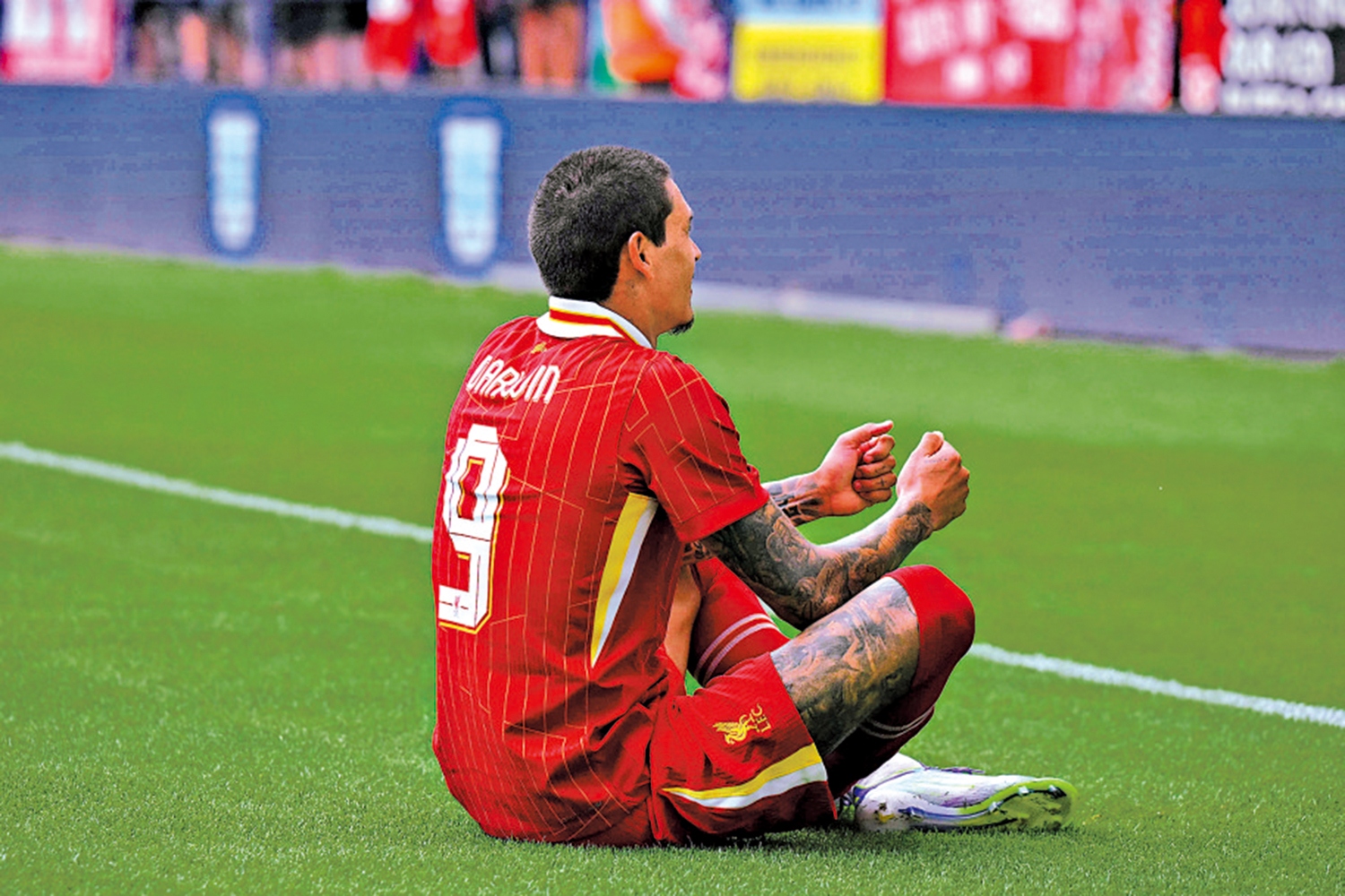 　　圖：達雲紐尼斯取得入球後，以「打機」手勢向祖達致敬。\法新社