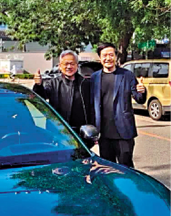 　　圖：黃仁勳（左）近日抵達北京與小米科技CEO雷軍合影。