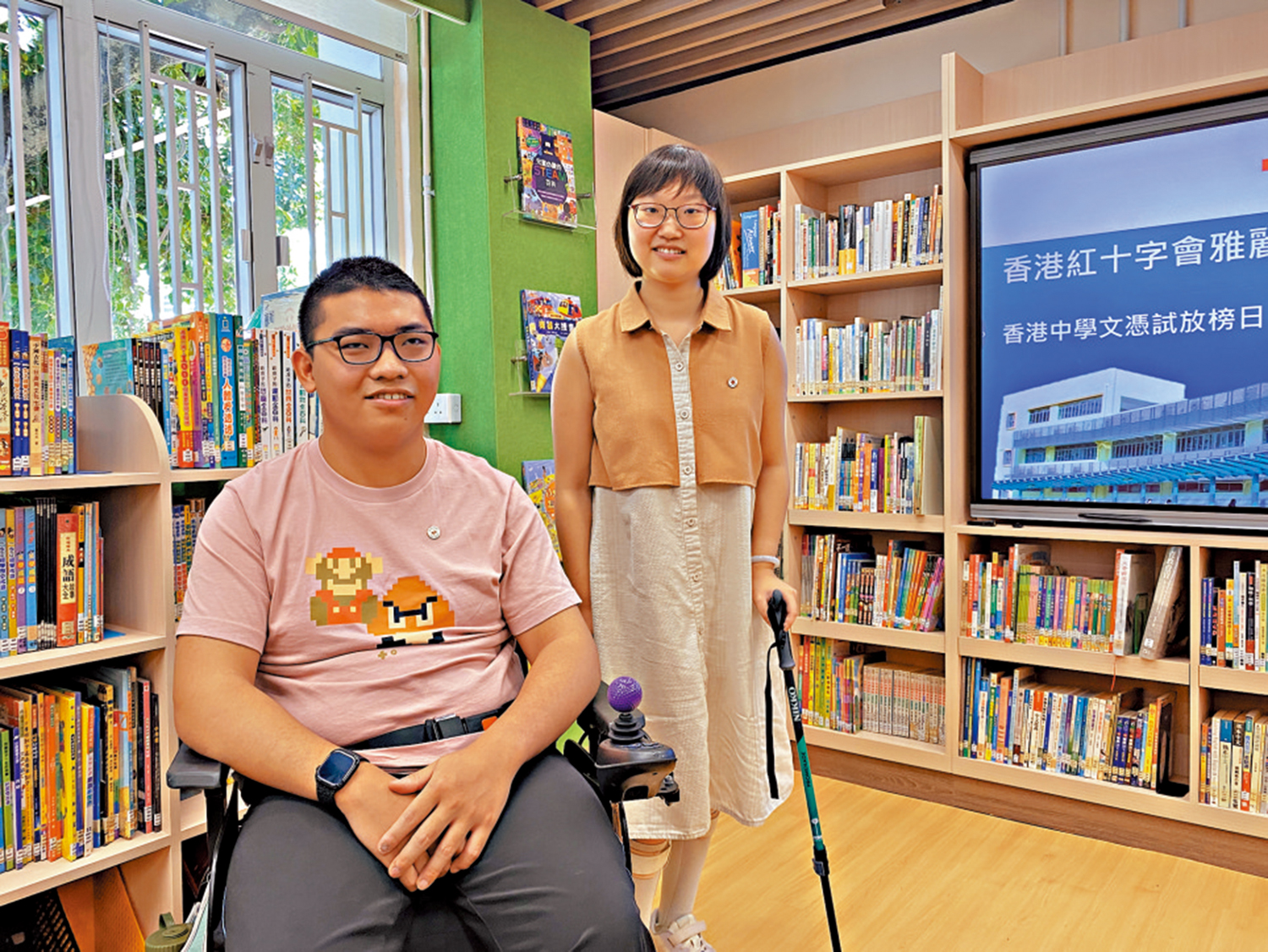 圖:陳藝霖(右)和甄杰豪(左)文憑試成績理想,將報讀高級文憑課程。\大公報記者葉浩源攝