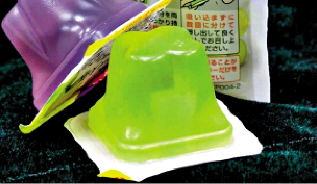 　　圖：明年4月1日起，高度或闊度不超過45毫米的迷你杯裝蒟蒻果凍將禁止銷售。