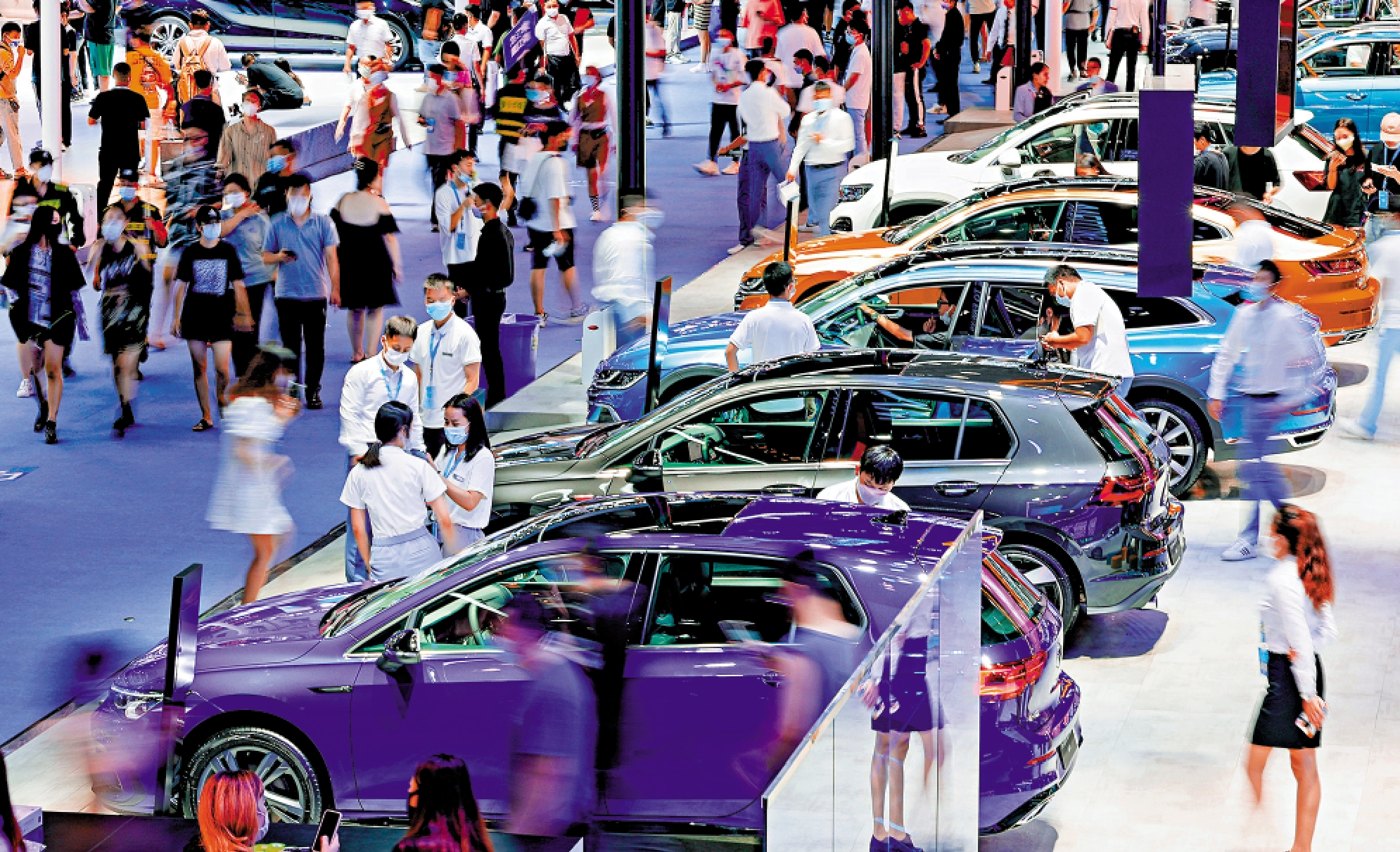 　　圖：內地新能源汽車及其他高端製造業競爭激烈，企業間的內捲問題嚴重，企業利潤也大幅下降。