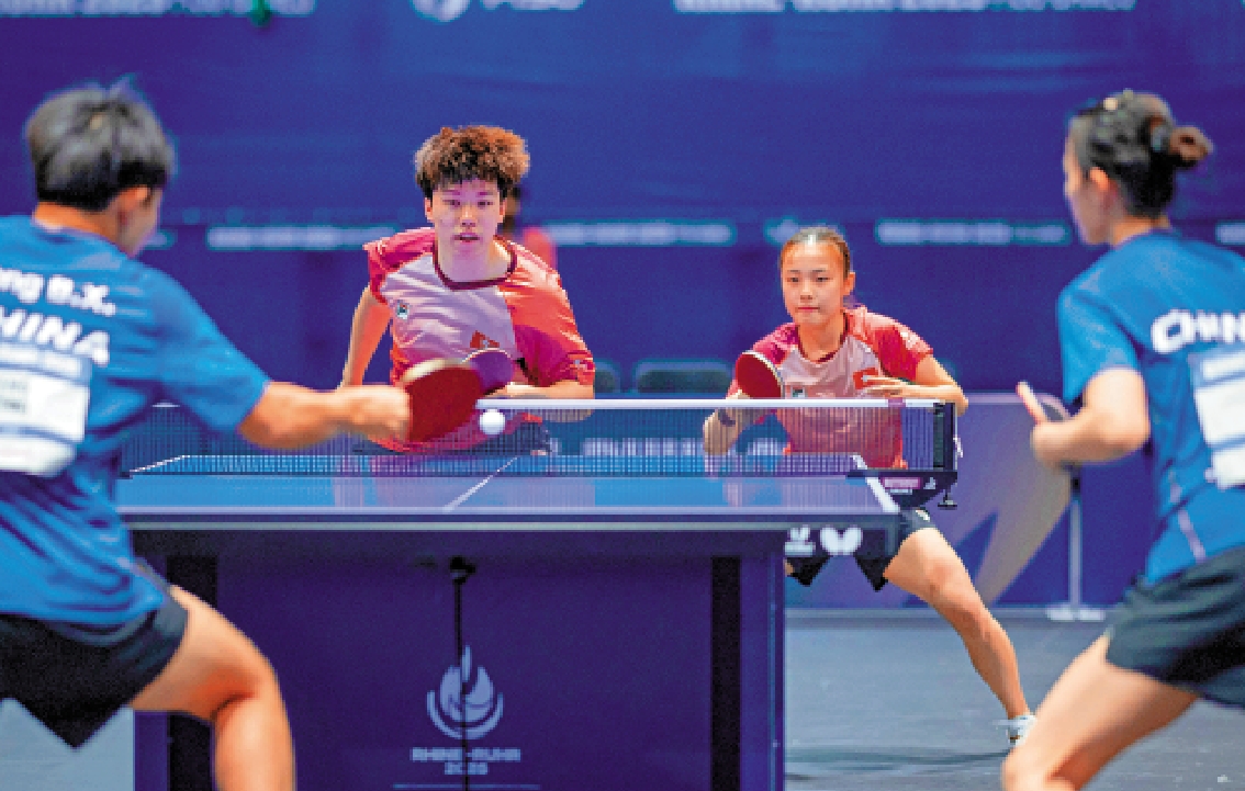 　　圖：陳顥樺（左二）夥拍黃凱彤（左三）出戰。\大運會官網圖片