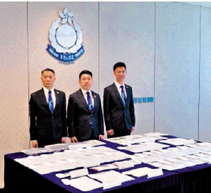 　　圖：入境處公布，早前搗破一個涉嫌協助以虛假學歷申請「高才通」簽證來港的犯罪集團。