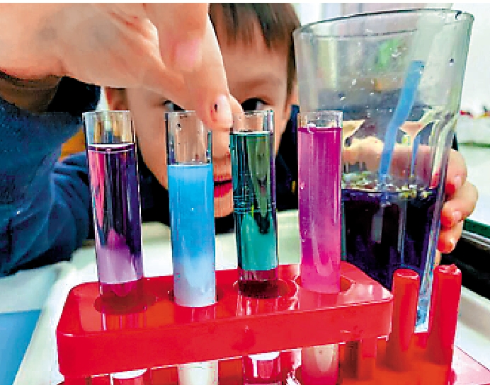 　　圖：有議員關注當局會否為校外機構的STEAM課程制訂認證制度。