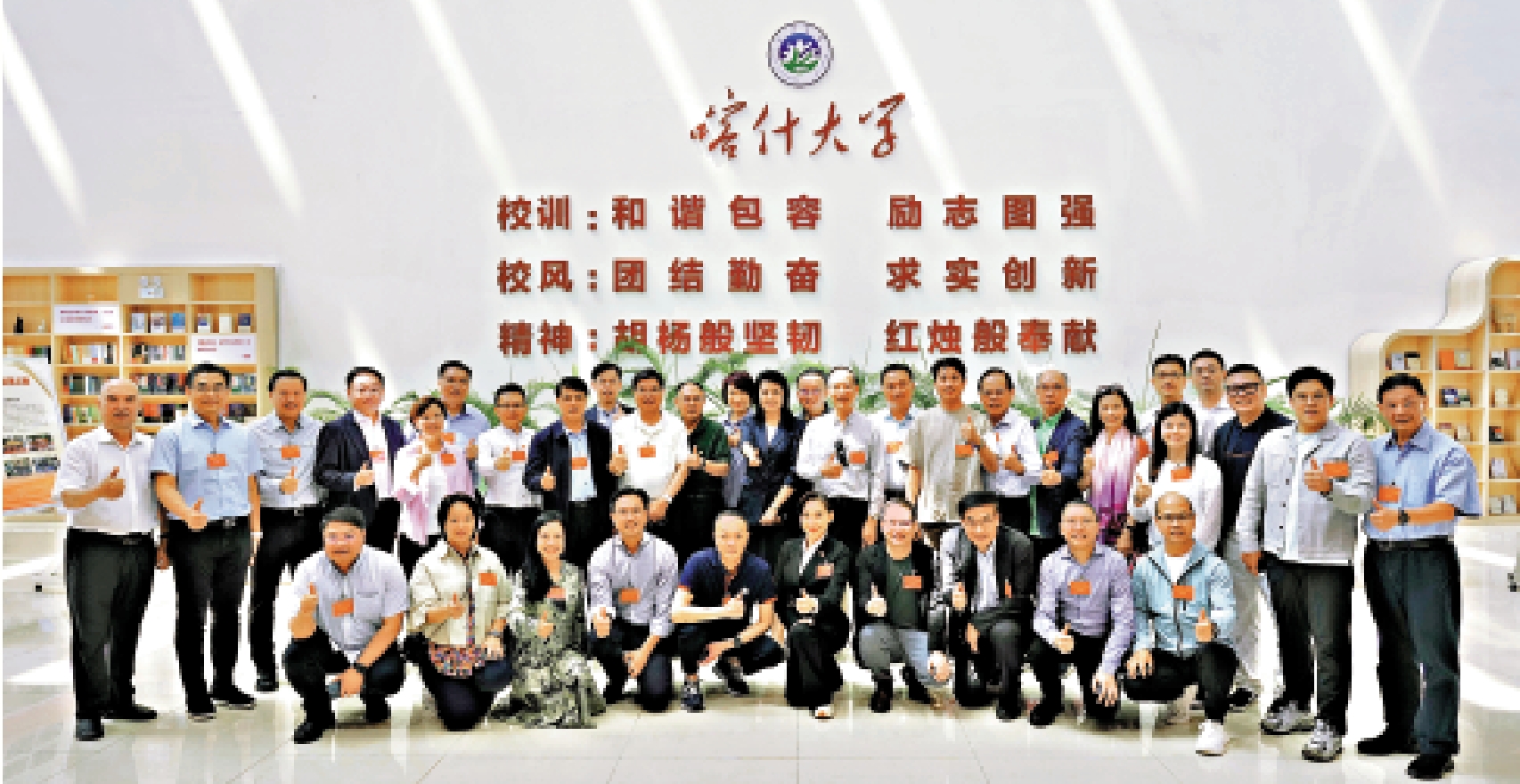 　　圖：港區人大代表視察組到訪喀什大學新泉校區，深入了解當地建設現代化綜合性大學情況。\大公報記者何嘉駿攝