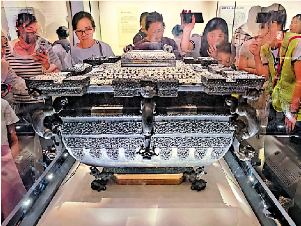 　　圖：中國國家博物館藏戰國青銅冰鑒。\作者供圖