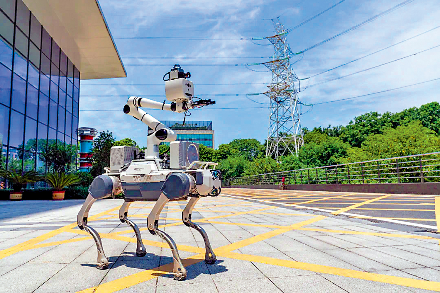 　　圖：將投入全運場館的「嘯天」四足巡檢機器人。\受訪者供圖