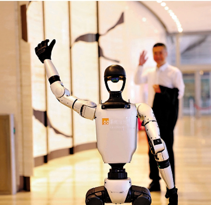 　　圖：華潤隆地於4月引入宇樹智能服務機器人，與員工、訪客及市民展開互動。