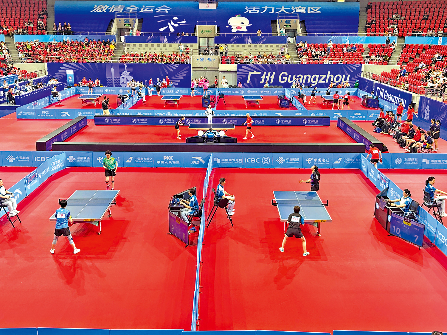 　　圖：17支來自全國的隊伍參與群眾賽乒乓球決賽階段的角逐。\大公報記者敖敏輝攝