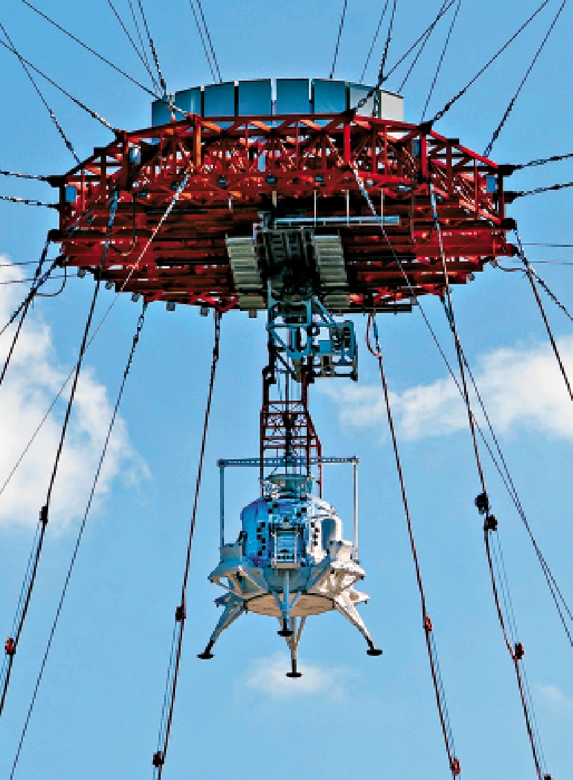 　　圖：8月7日，中國攬月月面着陸器着陸起飛綜合驗證試驗在河北試驗場圓滿完成，標誌着中國載人月球探測工程研製工作取得新的重要突破。\新華社