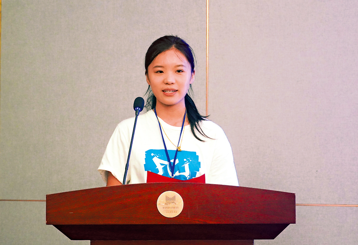 　　圖：南昌大學學生張子淳在結業儀式上發言。\大公報記者黃慧攝